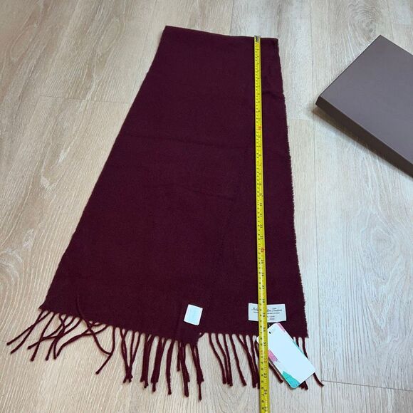 Italian Woollen Treasures, 100% Wool Made in Italy Fringed Scarf Burgundy - Picture 6 of 10